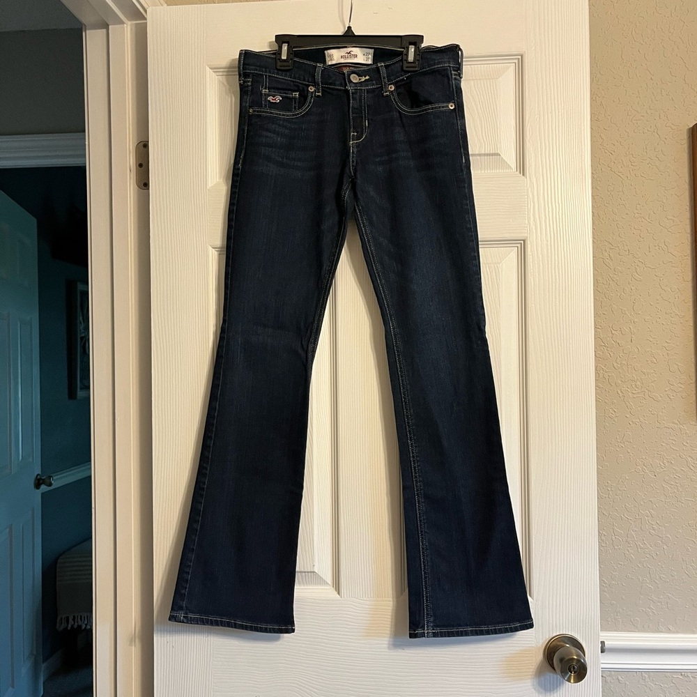 Women’s Hollister Social Stretch Boot Cut Jeans (size 5S W27 L31)